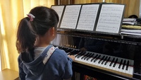 ピアノを好きになって音楽を長く楽しんでもらいたい！ ジャンル問わずに楽しめるピアノ教室に通わせてみませんか？