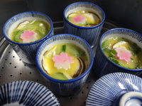 茶碗蒸しも春らしく。ご両家お顔合わせ会食の一品です。