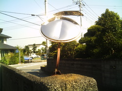 カーブミラー