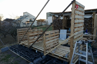 木製パレット薪棚2号基作り ～ ③ 全パレット側の組立1
