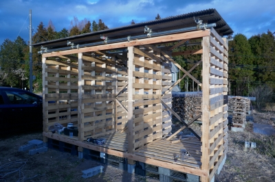 木製パレット薪棚2号基作り ～ ⑦ 屋根下地・屋根張り