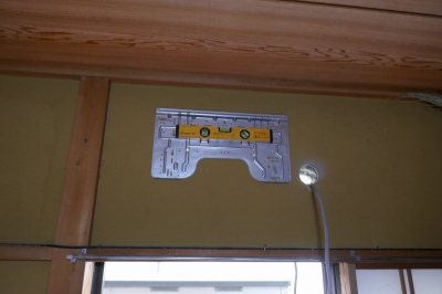 雨戸戸袋をかわして 1階和室にエアコンを設置しました 家電建築富士宮 薪ストーブ
