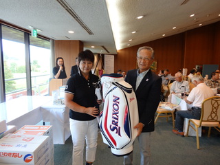 深沢同窓会長と準優勝久保さん