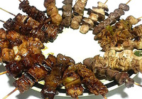 本日は　「焼き鳥の日　＆　やきとり丼の日」　で～す　!!