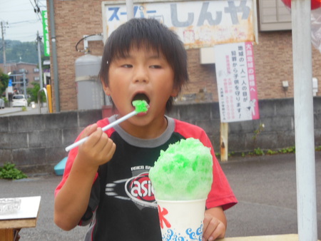 夏は　　「メガかき氷　!!」　　ですね～～～　!!