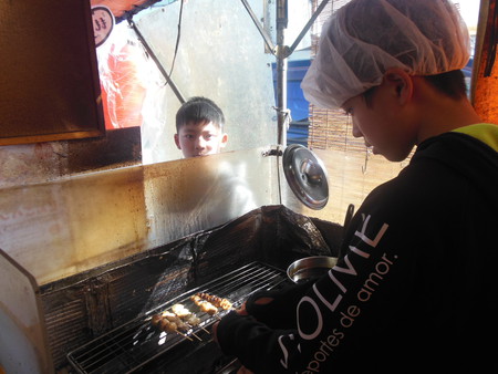 「小６限定 第６回　焼き鳥屋体験・あんたも大将　!!」（３日目）　で～す　!!