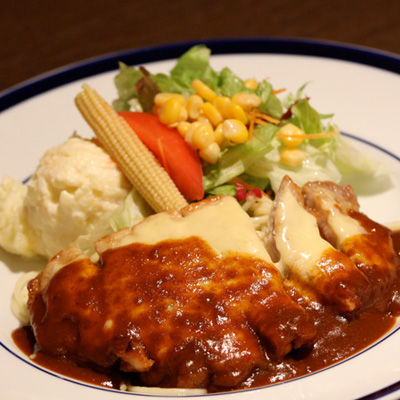 [本日]ポークソテーデミグラスソースのチーズ焼き