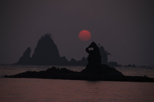 ３月２６日の大田子海岸の夕陽