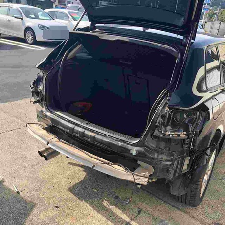 H24 アウディ　A3　Sportback　板金作業