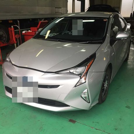 H28　トヨタプリウス　フロントバンパー交換