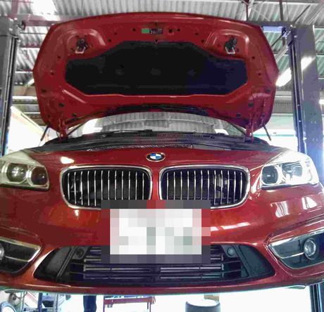 H28　ＢＭＷ　2シリーズ　ブレーキパッド、パッドセンサー交換
