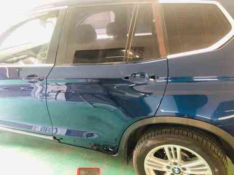 Ｈ24　ＢＭＷ　Ｘ3　板金（左リヤドア）