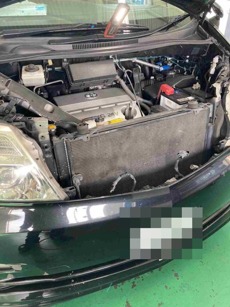 Ｈ18　トヨタ　アルファードＶ　オーバーヒート修理、ラジエータ破損、水漏れ、オイル交換、タイヤ交換
