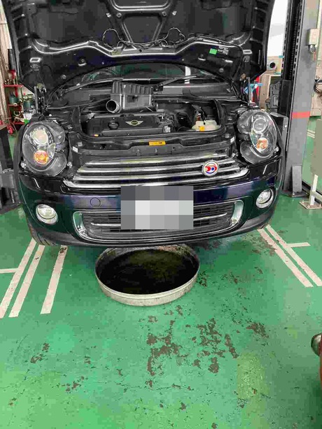 Ｈ24　ＢＭＷ　ＭＩＮＩ　水漏れ修理（サーモスタット）