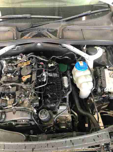 Ｈ29　アウディ　Ａ4　水漏れ修理（ウォーターホース取り付け部破損）