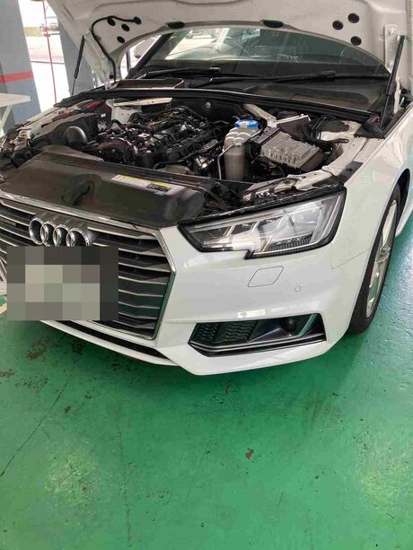 H29　アウディ　A4　水漏れ修理（ウォーターポンプサーモハウジング）、バッテリー交換