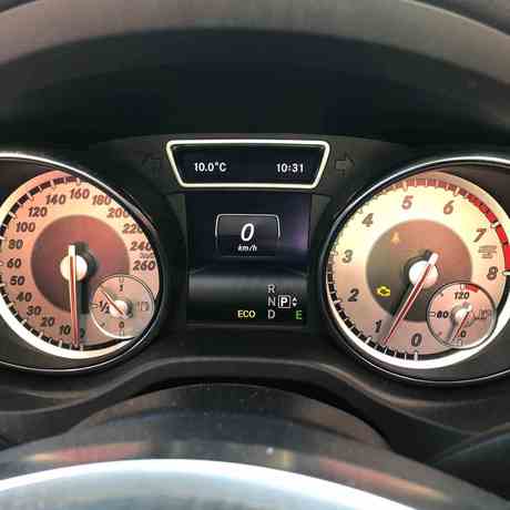 H26　メルセデスベンツ　CLA180　チェックランプ点灯（サーモスタット、インマニ脱着）