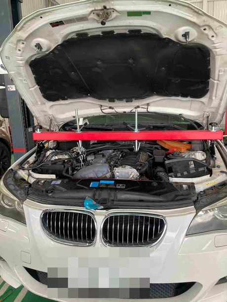 Ｈ19　ＢＭＷ　525i　車内浸水（エンジンルーム内に排水不良）、オイル漏れ、クーラント漏れ