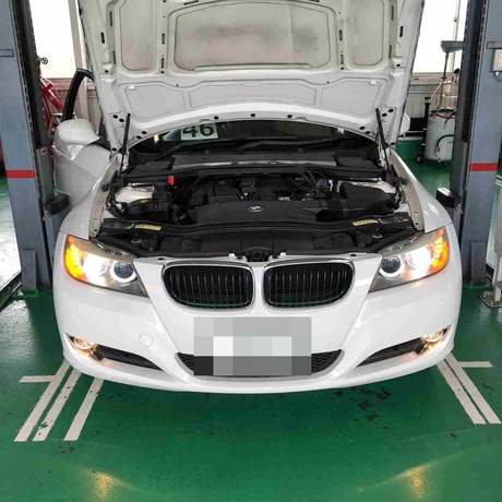 H21　ＢＭＷ　320i　オイル漏れ、エアーバックランプ点灯