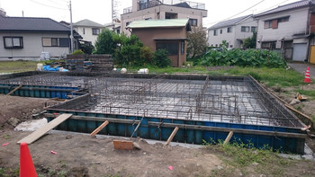 基礎工事進行中
