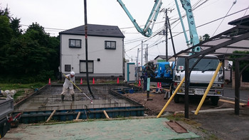 基礎工事進行中