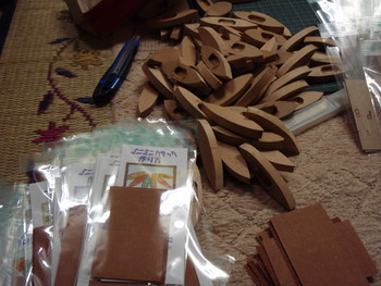 近状100艇カヤック製作中