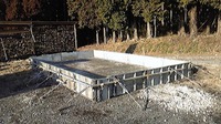 ただ今小屋作成中
