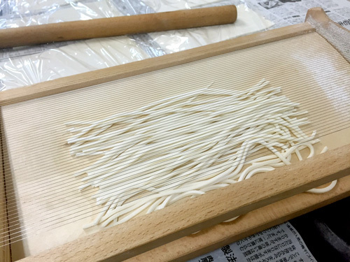 自家製生パスタ～駿河湾のアカイカほんのり墨色ソース ♪