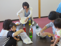 ☆　作って遊ぼう　『小麦粘土！』　☆