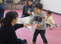 ☆新聞紙を使って・・・☆