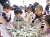 ☆新聞紙を使って・・・☆