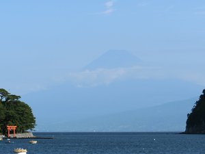 西伊豆戸田港から今日の富士山です。
