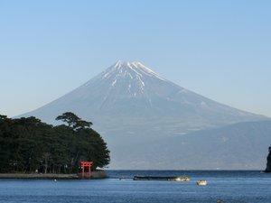 西伊豆戸田港より今日の富士山
