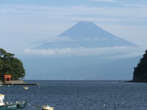 戸田御浜岬からの今日の富士山