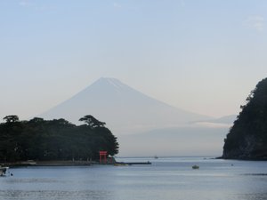 西伊豆戸田港からの今日の富士山です。　