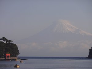 西伊豆戸田港からの早朝の富士山