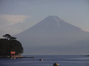 西伊豆戸田港から今日の富士山