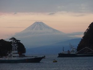 西伊豆戸田から見た夕暮れの富士山