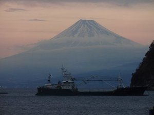 西伊豆戸田から見た夕暮れの富士山
