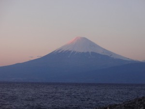 西伊豆戸田からの夕暮れ時の富士山