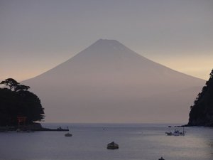 今日の早朝の富士山です。