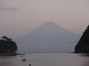 西伊豆戸田港からの早朝の富士山