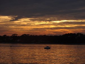 夕暮れの戸田港