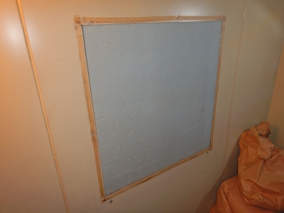 農家用の保冷庫に家庭用エアコンを設置 ②壁パネルの取付