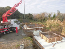下田市爪木崎S邸の基礎工事始まる