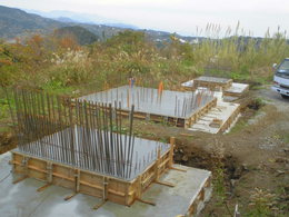 下田市爪木崎S邸の基礎工事始まる