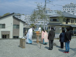 三島市川原ケ谷(株)まるくの社屋のくい打ち始まる
