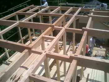 一句石C邸は屋根解体と建て方
