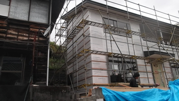 修善寺T邸は外壁ガルバ始まる