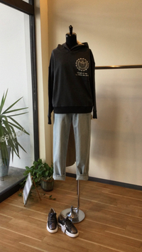 パーカーコーデの着こなし方